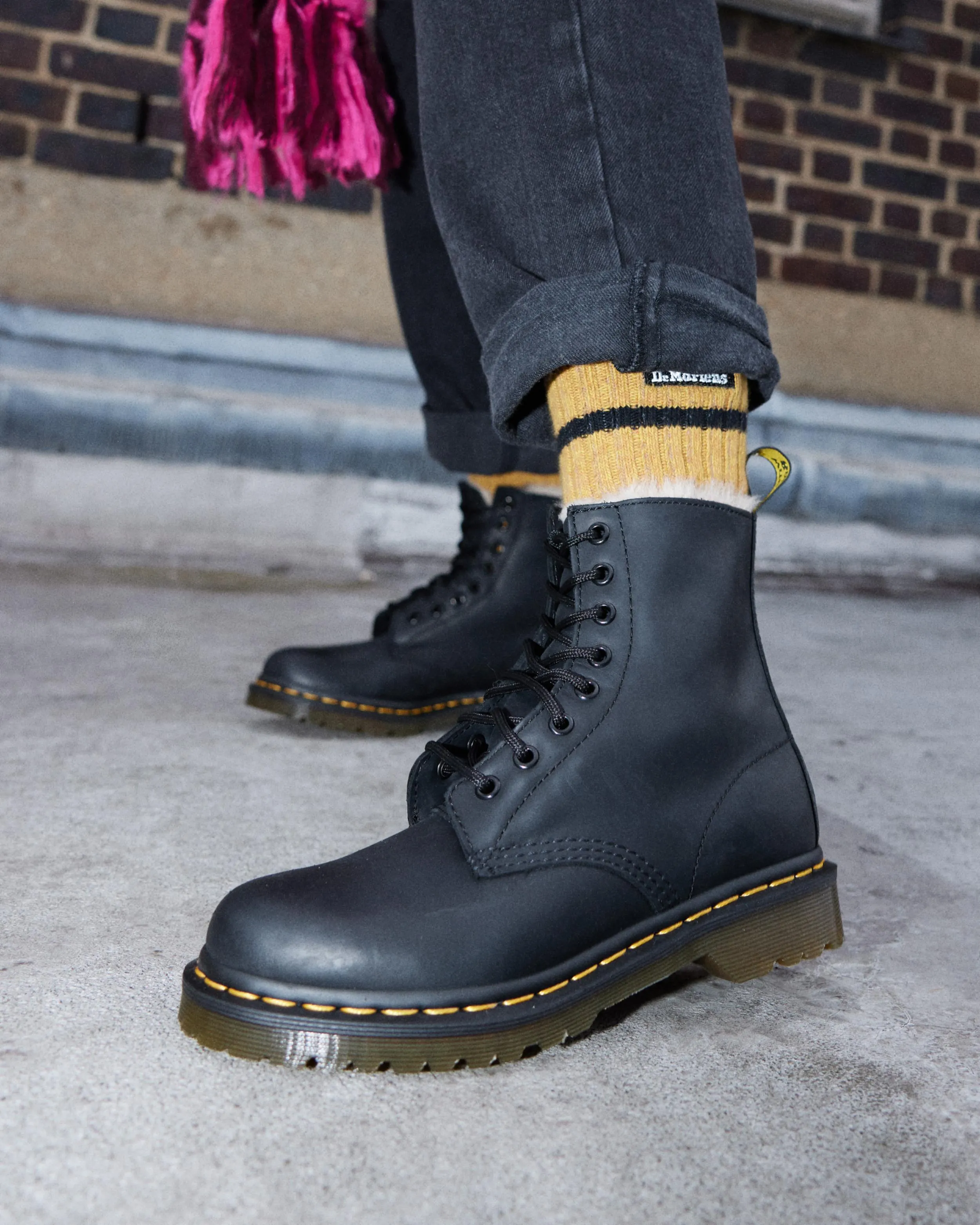 1460 Women's lace-up boots with faux fur lining Dr. Martens